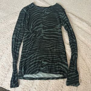 Express fitted zebra print long sleeve, size small